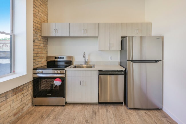 Building Photo - 225 N Sibley Ave