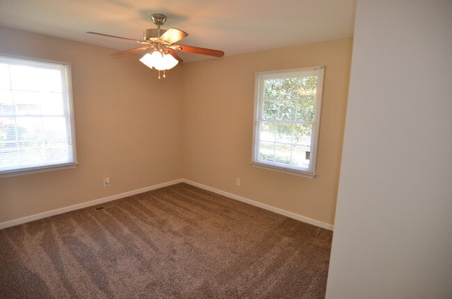 Building Photo - Beautiful all Brick Home w/ Carport