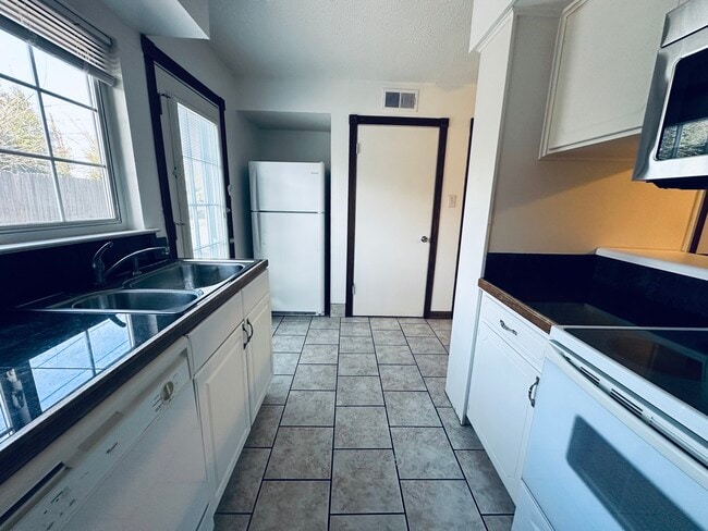 #3 Cocina - WestWall Apartments