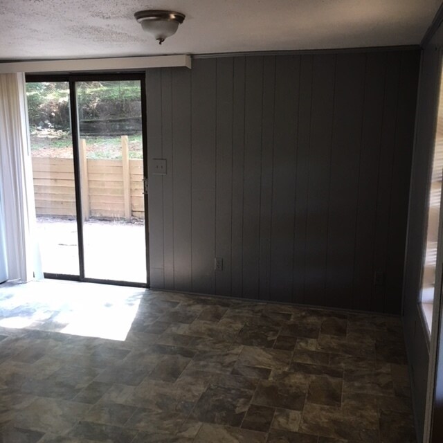 Building Photo - 323 Cimarron Dr