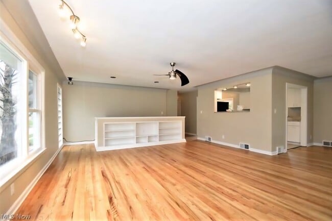 Building Photo - 23728 Glenhill Dr