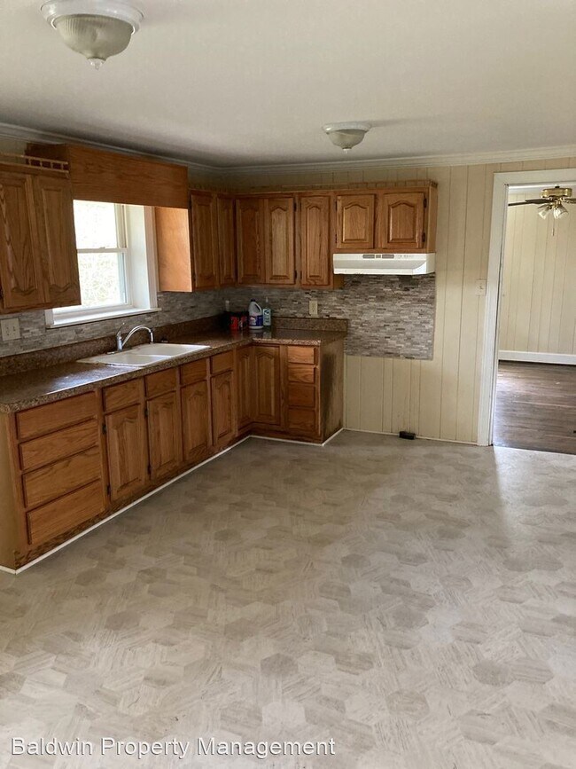 Building Photo - 3 br, 1.5 bath House - 203 BEECHWOOD CIRCLE
