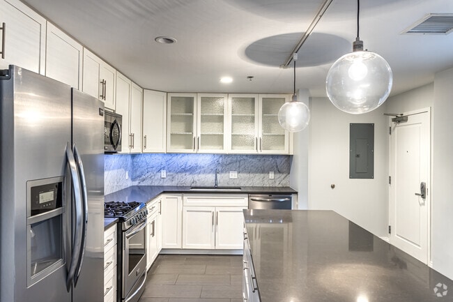 2BR, 2BA - 1425 SF - York House