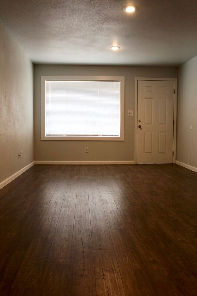 Building Photo - 515 East Carlisle Avenue, Unit 1