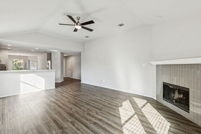 Building Photo - Valentine's Day Special - Rare 3BR Single-Family Home w/ 2-Car Garage, Fiber Internet & All Appli...