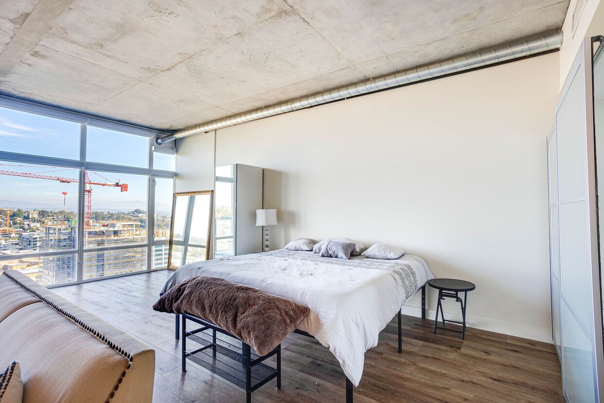 Primary Photo - Modern 16th-Floor Loft with Panoramic View...