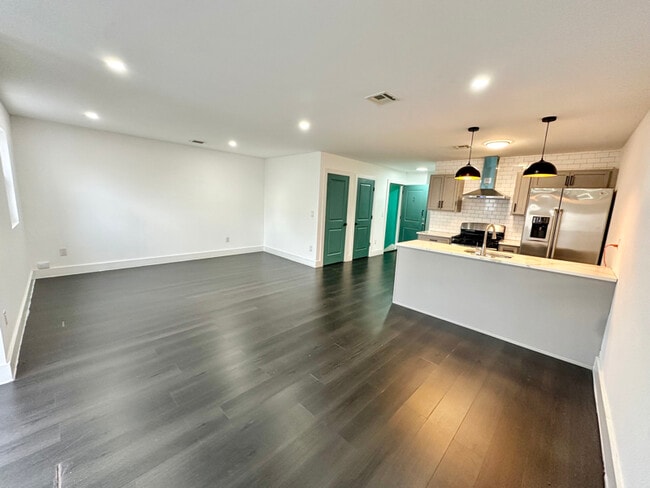 Building Photo - 101 4th Ave