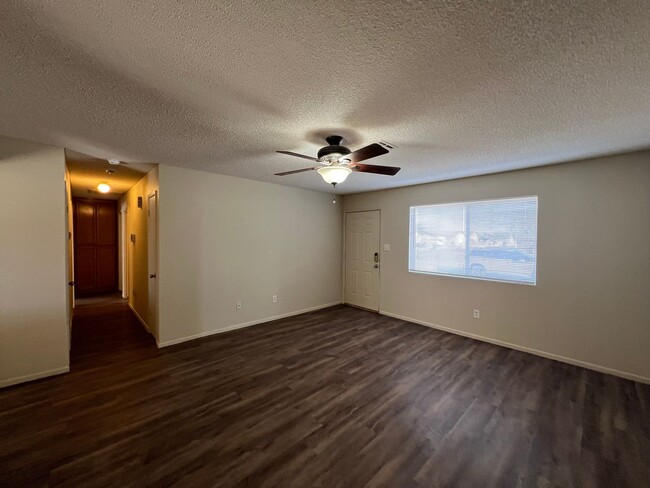 Foto del edificio - 3 BED 2 BATH IN TRAIL ESTATES!