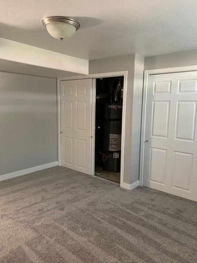 Building Photo - Fourplex 2