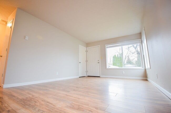 Building Photo - 3129-3133 19