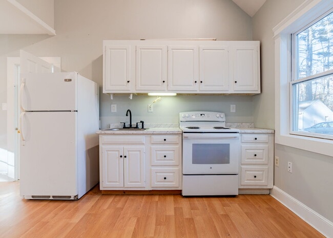 Building Photo - 8 Western Ave