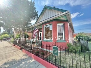 Building Photo - 1305 E 2nd St