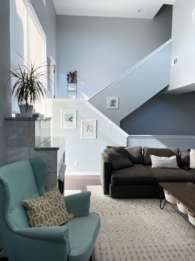 Building Photo - 2220 W Madison St