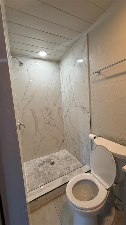 Foto del edificio - 1418 Queensway Rd