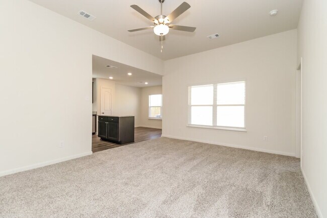 Foto del edificio - 1313 Woodwinds Dr