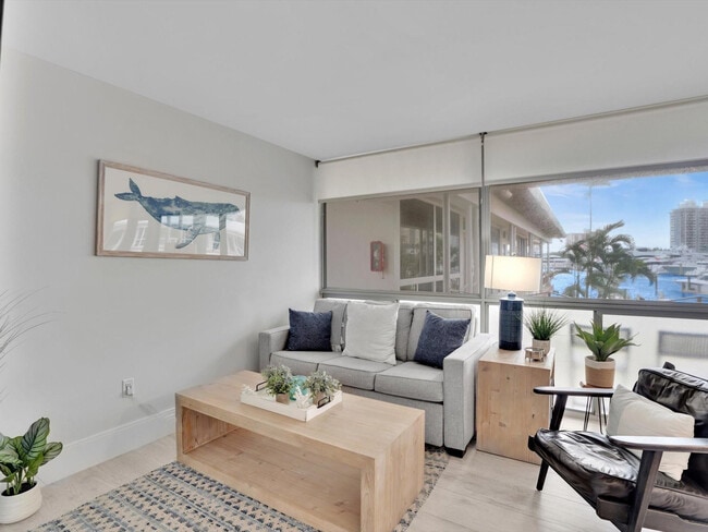 Building Photo - 1124 Seminole Dr