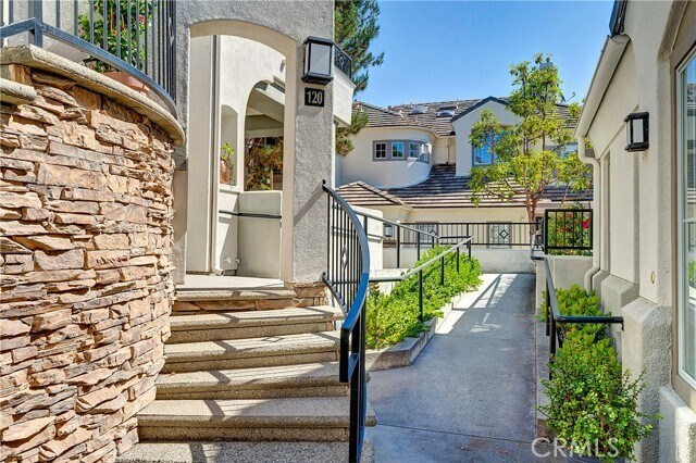 Primary Photo - 120 La Mirage Cir