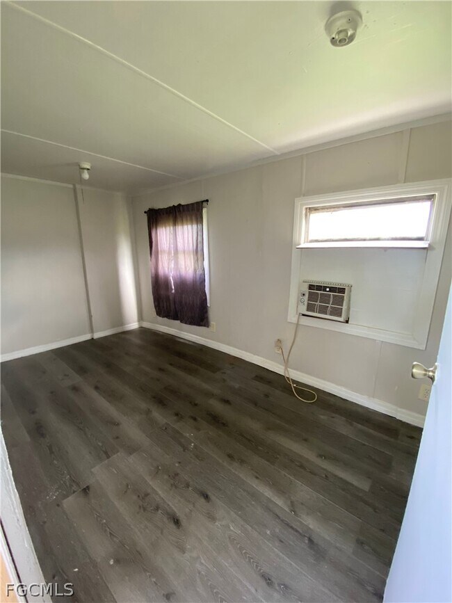 Building Photo - 8086 Heck Dr