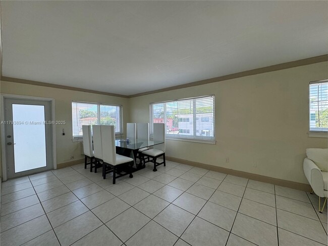 Foto del edificio - 8509 Crespi Blvd