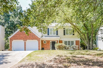 Building Photo - 2640 Woodside Dr