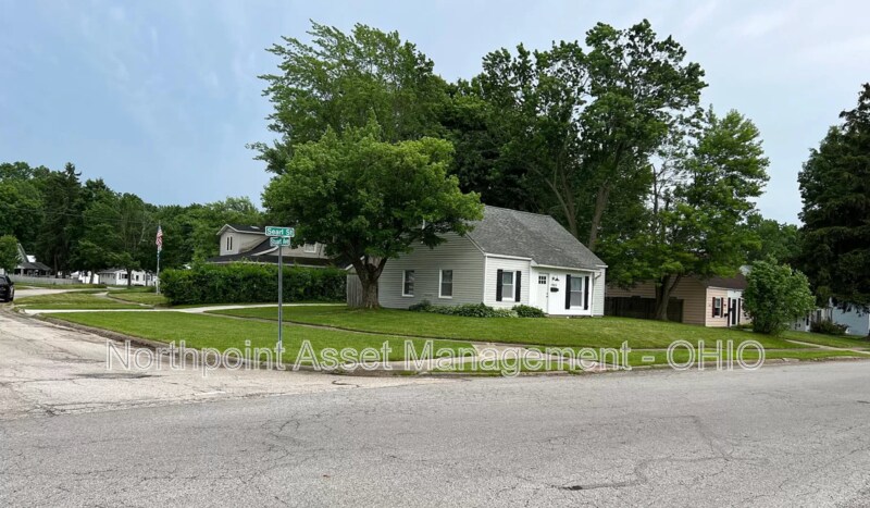 Primary Photo - 1909 Searl St