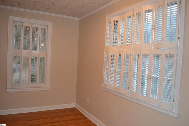 Building Photo - 40 Lanneau Dr