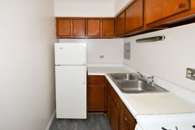 Building Photo - 675 W Wrightwood Ave