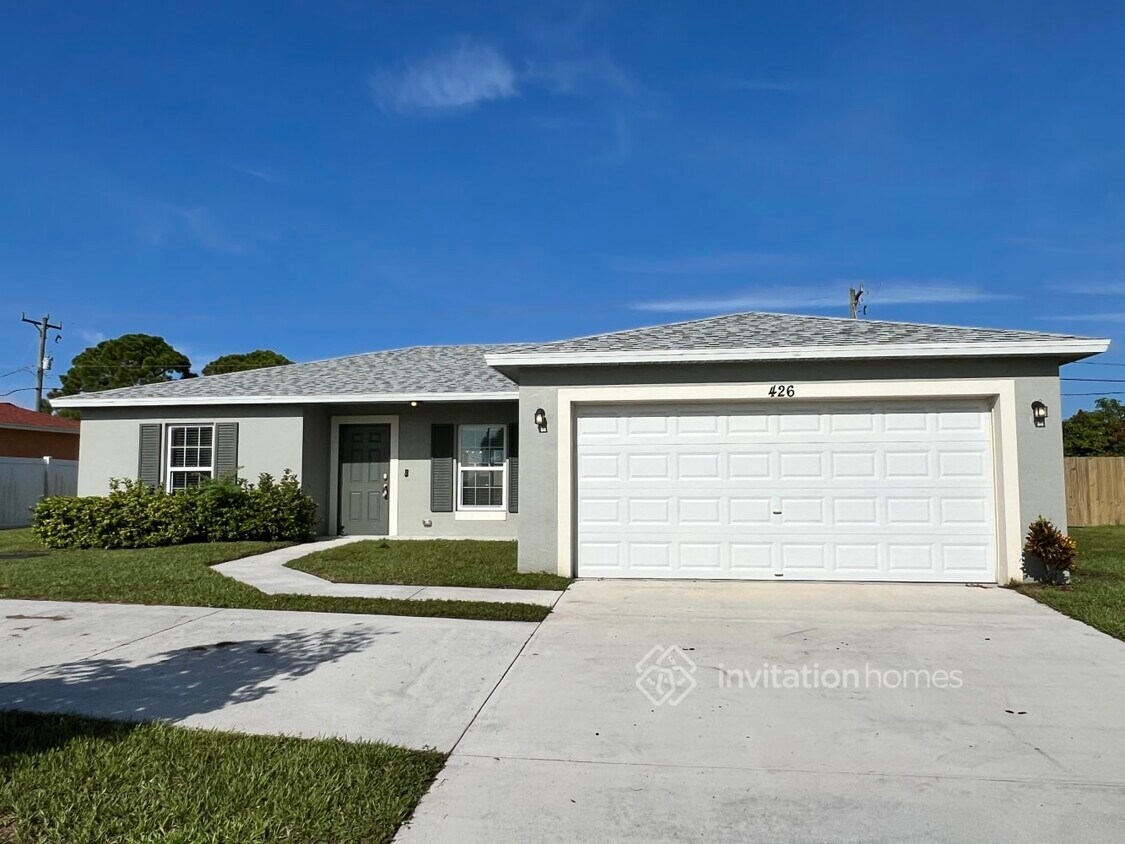 Primary Photo - 426 NW Airoso Blvd