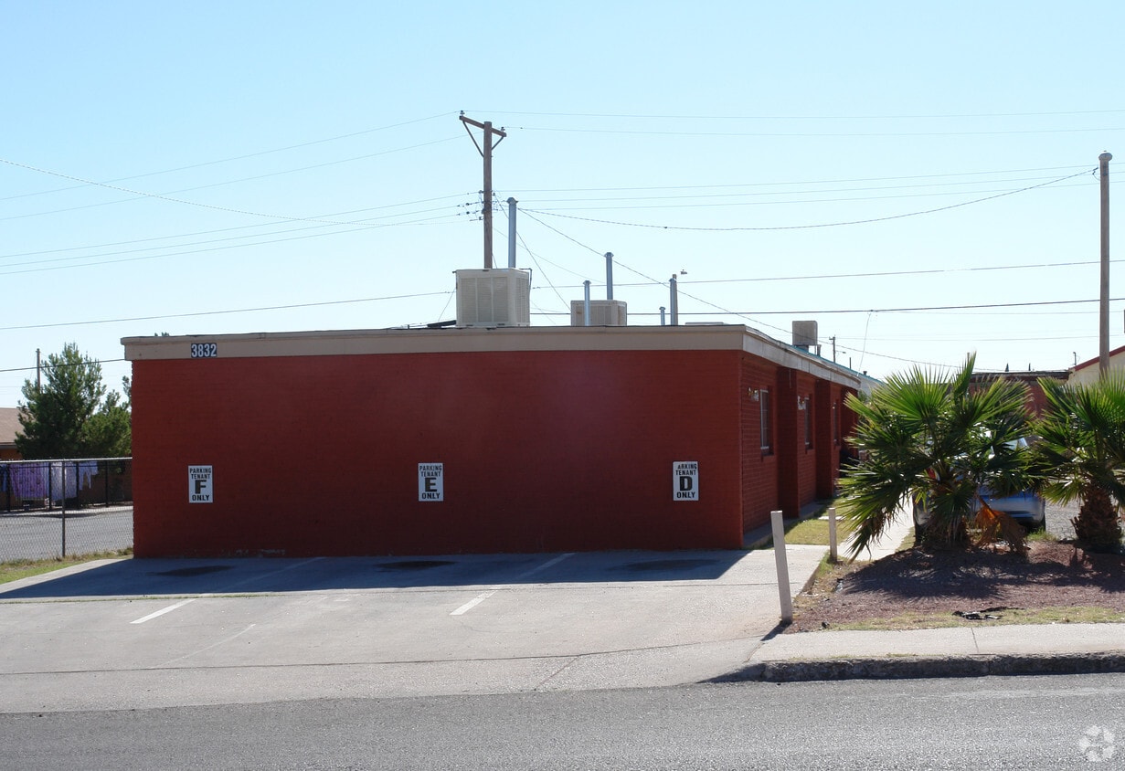 Building Photo - 3828-3832 Hayes Ave