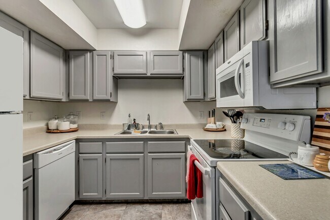 Building Photo - 2015 N 650 W
