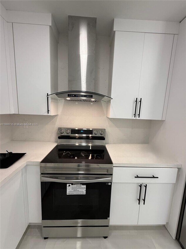 Foto principal - 841 W 50th St