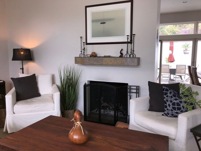 Building Photo - Furnished Shoreline Drive Home on the Mesa!