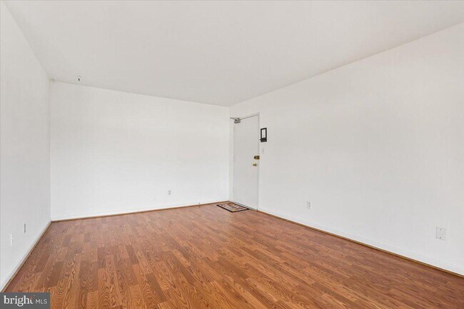 Building Photo - 2754 Hollywood Rd