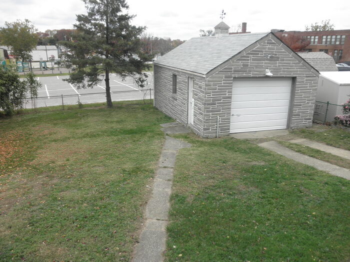 Foto del edificio - 7402 School Ave