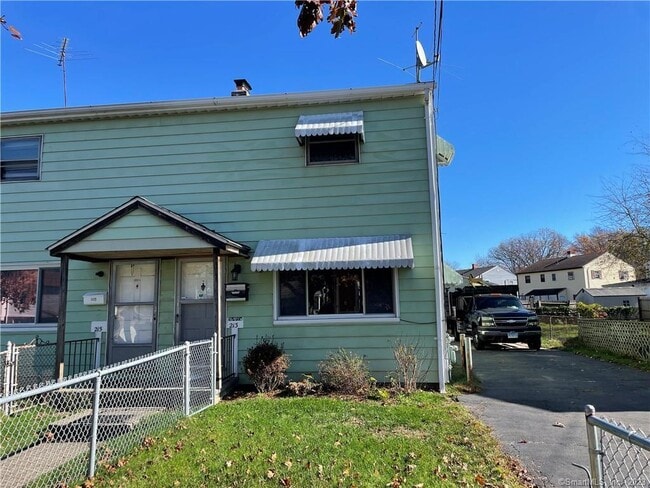 Building Photo - 213 Larkin Ct