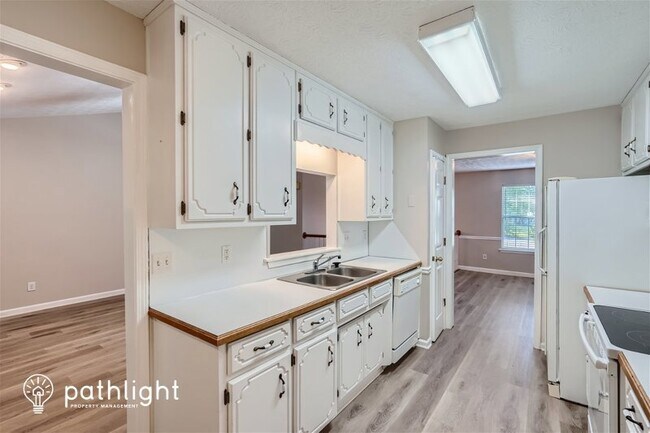 Building Photo - 755 Ridge Terrace