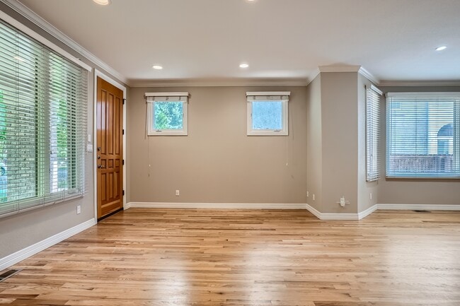 Building Photo - 247 S Garfield St