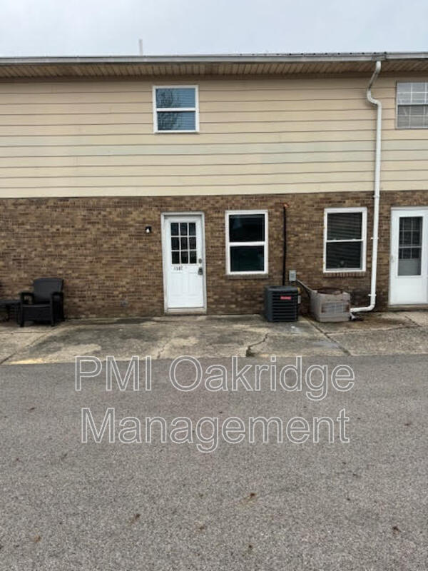 Building Photo - 1507 Spruce Ave