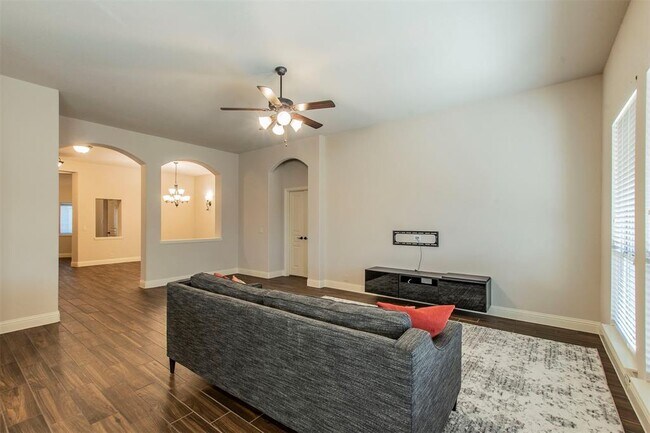 Building Photo - 580 Avery Pointe