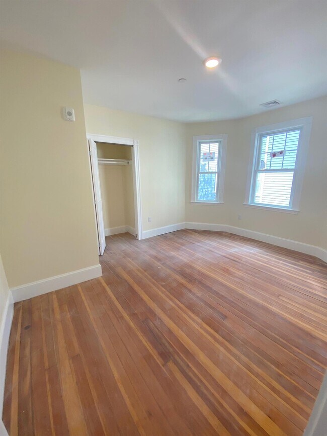 Building Photo - 32 Putnam Ave