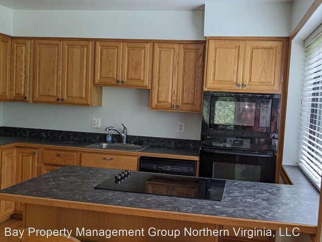 Building Photo - 3 br, 2 bath House - 2134 GLENCOURSE LN