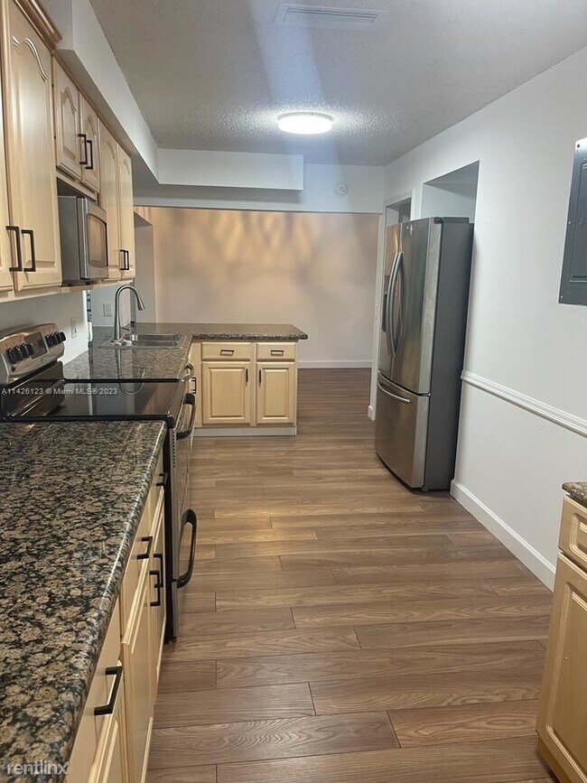 Building Photo - 4 br, 2 bath House - 700 N Douglas Rd