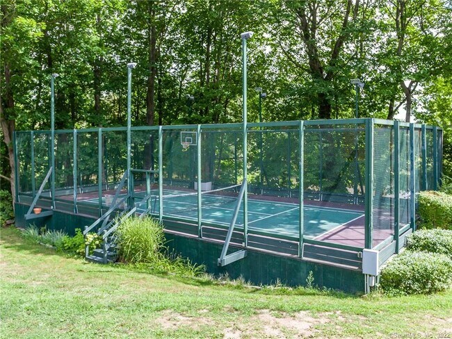 Foto del edificio - 9 Mallory Brook Rd