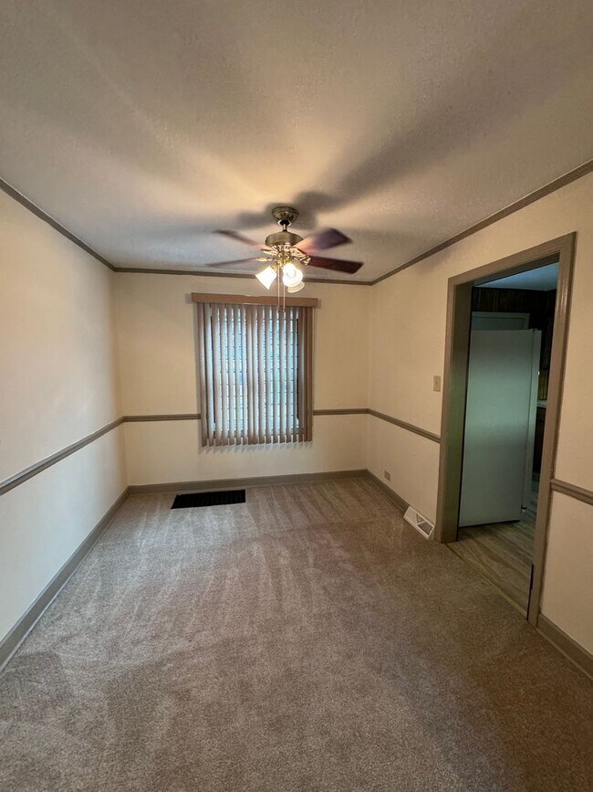 Building Photo - 2-bedroom, 2-bathroom townhouse located in...