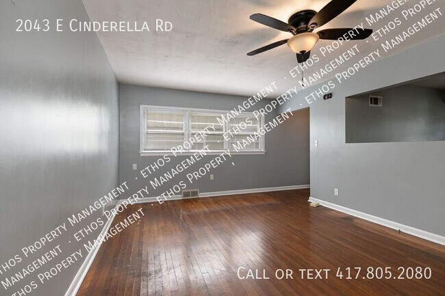 Foto del edificio - 2043 E Cinderella St