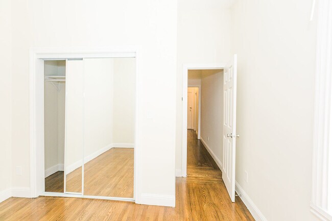 Building Photo - 1560 Sacramento St