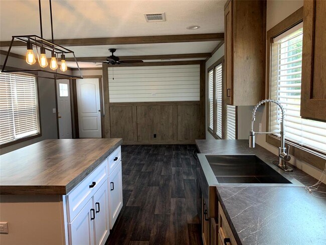 Building Photo - 176 Wood Fern Dr