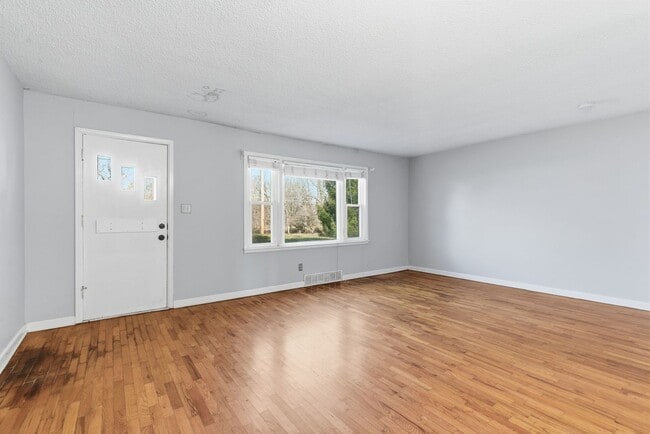 Foto del edificio - 1354 E Walnut St