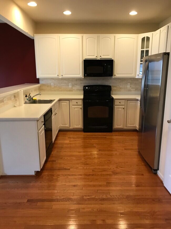 Building Photo - 3803 Kings Lane