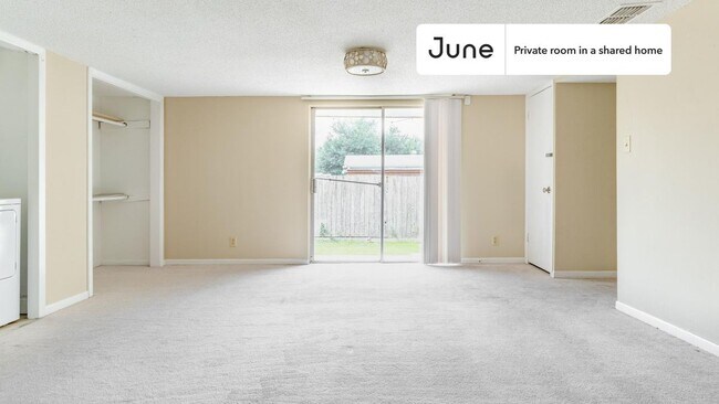 Foto del edificio - Private bedroom in 3 bed/2 bath Home